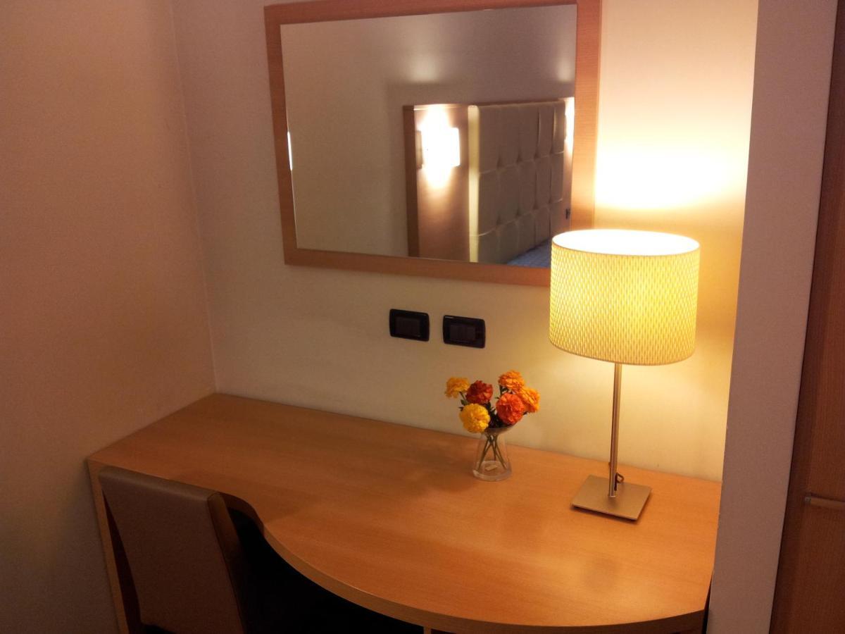 Residenza Cola Di Rienzo - Suite In Roma Habitación foto