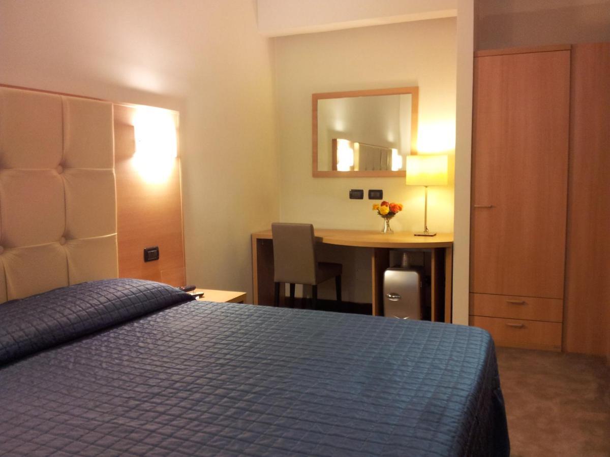 Residenza Cola Di Rienzo - Suite In Roma Habitación foto