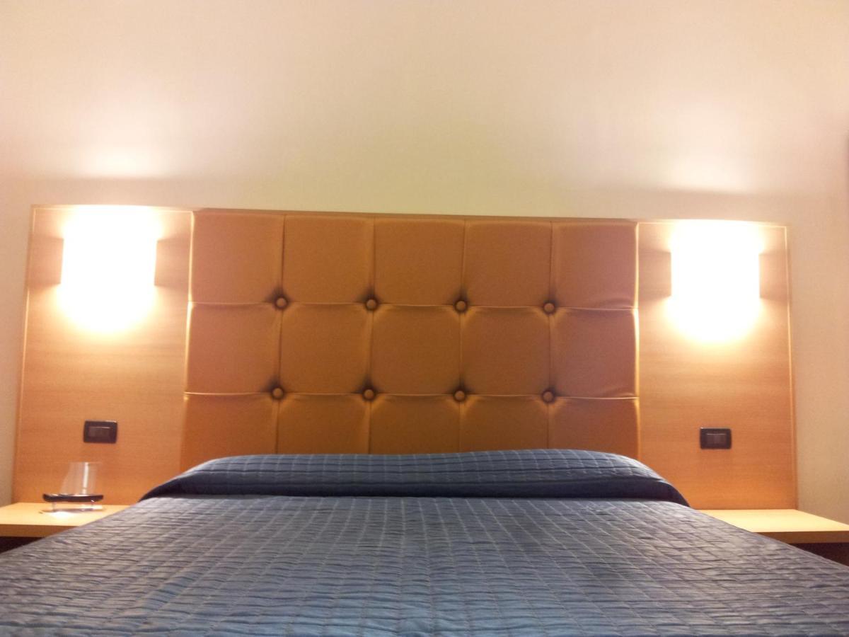 Residenza Cola Di Rienzo - Suite In Roma Habitación foto