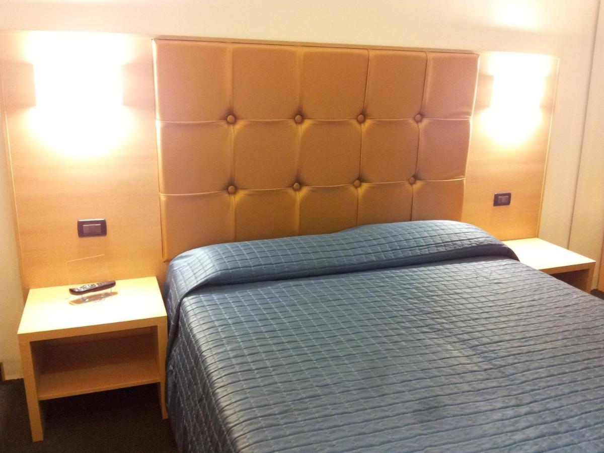 Residenza Cola Di Rienzo - Suite In Roma Habitación foto